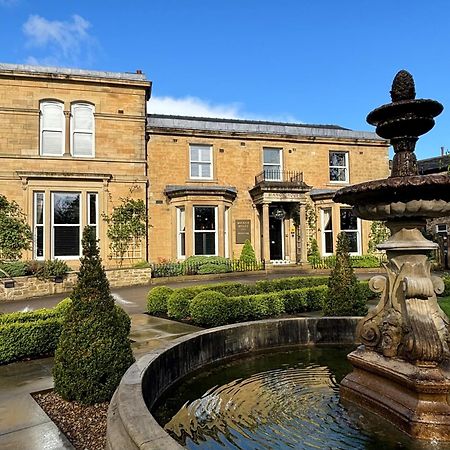 Отель Manor House Lindley Хаддерсфилд Экстерьер фото